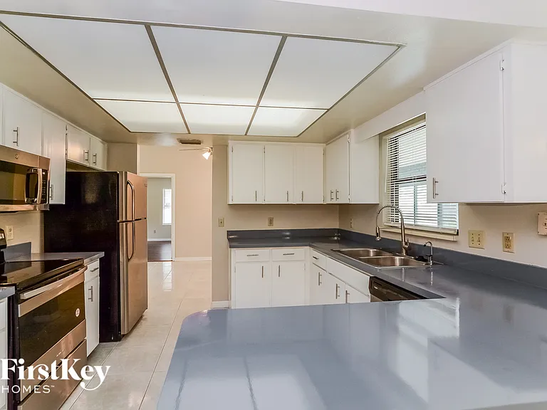 558 Murphy Ave — Photo 6