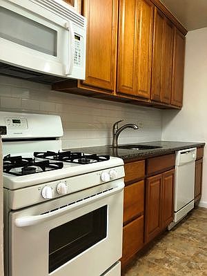 4th image of 85-10 120th St #707