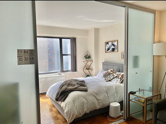 3rd image of 279 E 44th St APT 10L