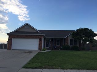 409 Eagle Ridge Dr, Chatham, IL 62629