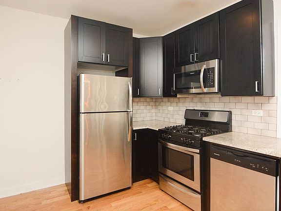 3rd image of 2205 W Eastwood Ave #2E