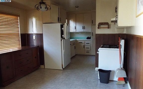 3rd image of 24035 Carmelita Dr