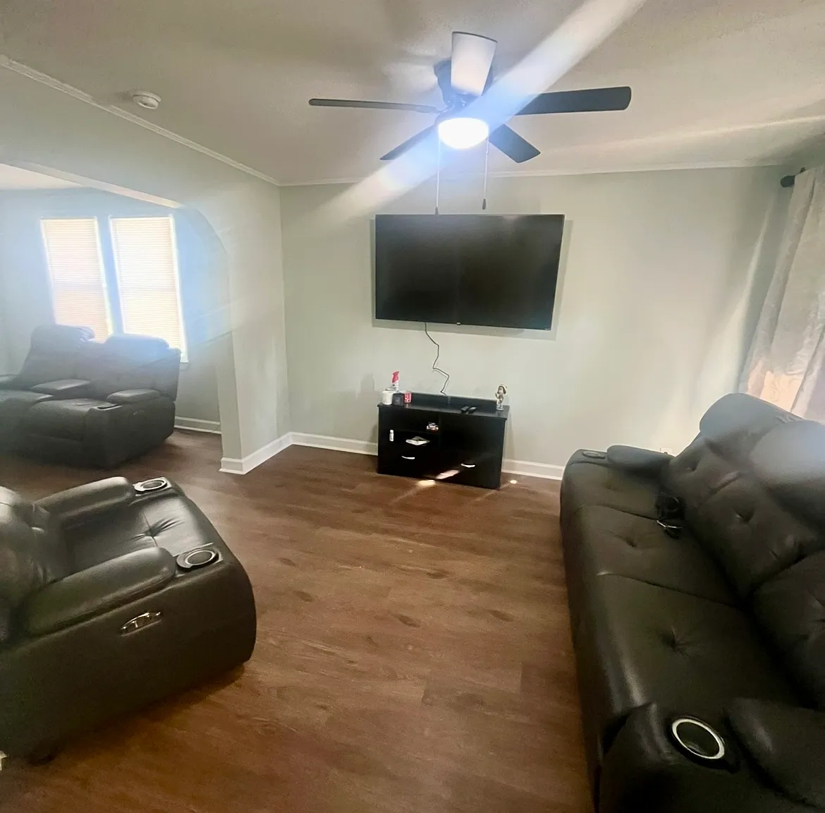 3 bed, 2546 sqft, $2,100 — Photo 2