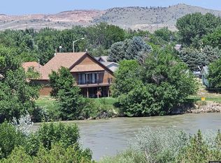 660 River Dr, Guernsey, WY 82214