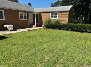 25 Robinson Ave, Glen Cove, NY 11542