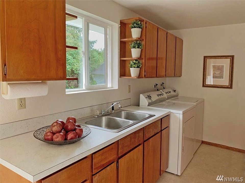 2nd image of 2119 SW Cloverdale St