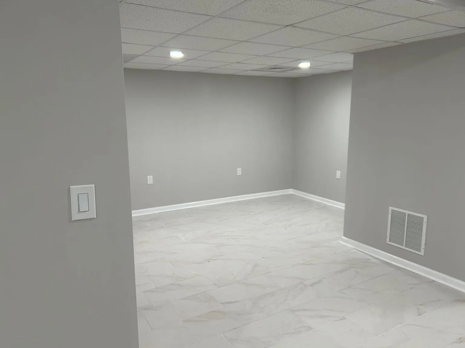 Home with Basement Apartment in Newnan, GA — Photo 4