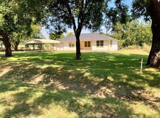 1413 N Greenbrier Rd, Nocona, TX 76255