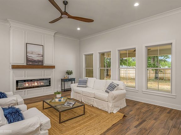 5th image of 209 Marble Pl