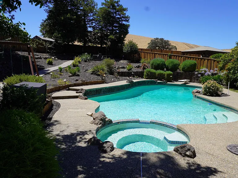 1105 Fair Weather Cir — Photo 2