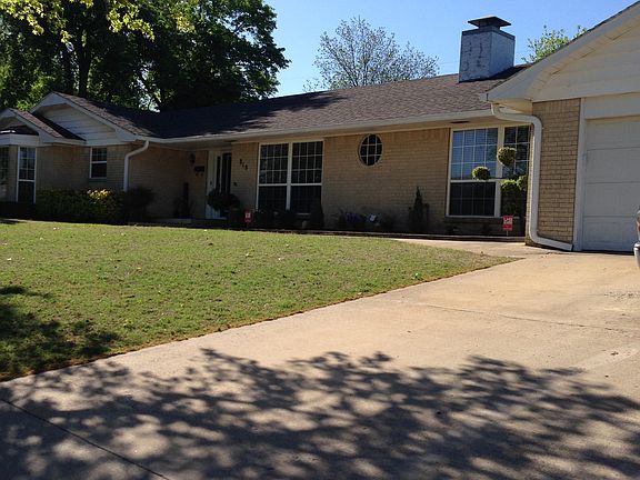 paved drive w 2 car garage