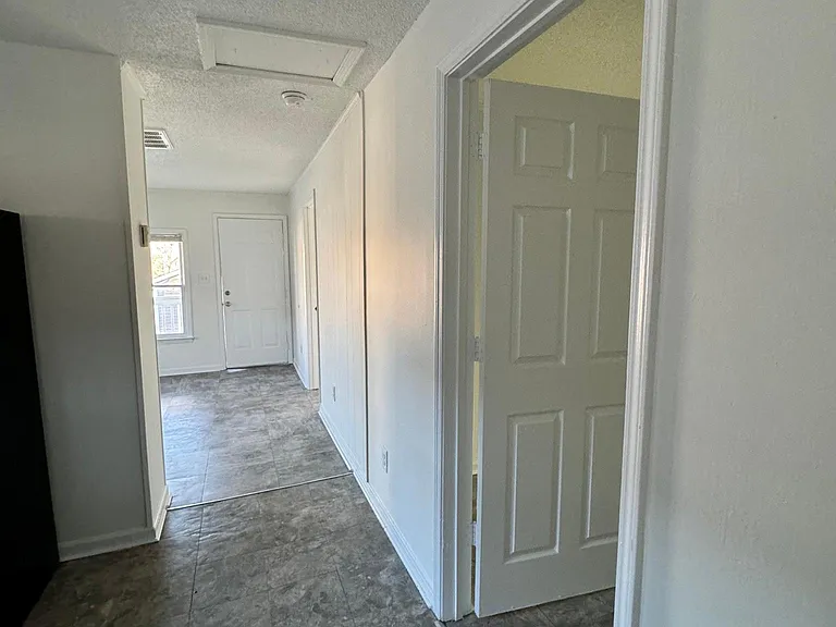 609 N Logan St — Photo 4