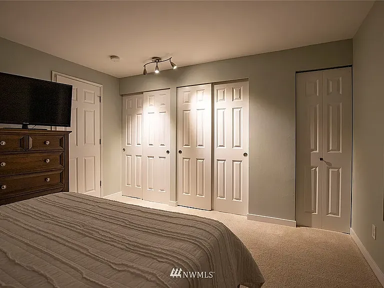 6811 SE Cougar Mountain Way — Photo 10