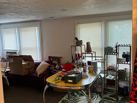 5th image of 3420 Wyandotte St