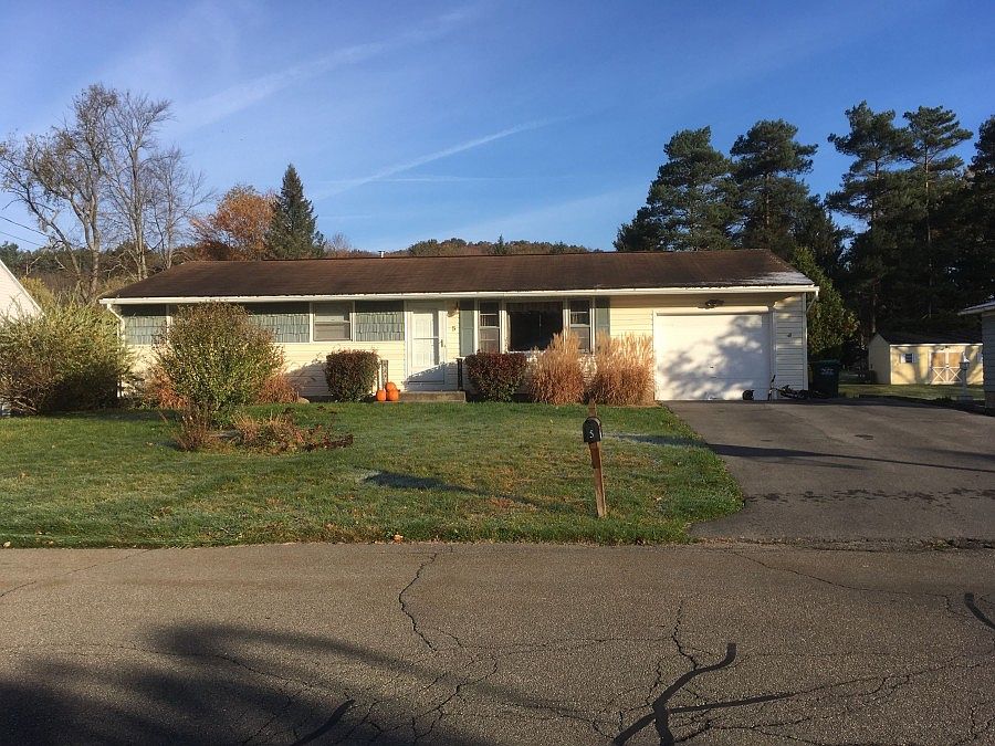 1st image of 5 Deborah Dr