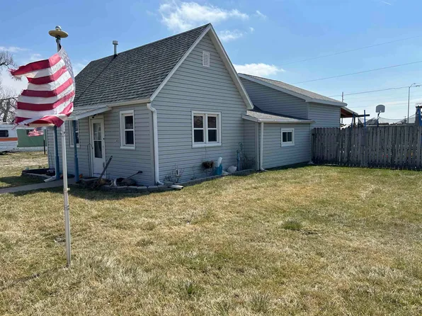 403 E 5th St, Cozad, NE 69130