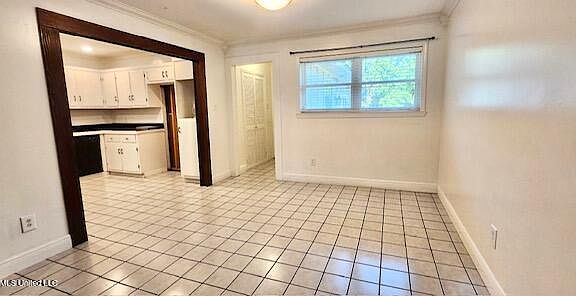 5th image of 1221 King Henry Dr