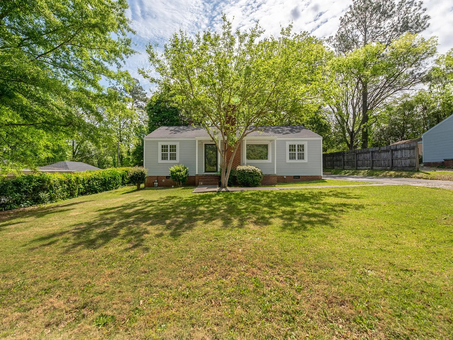 3 bed, 1192 sqft, $2,000 — Photo 2