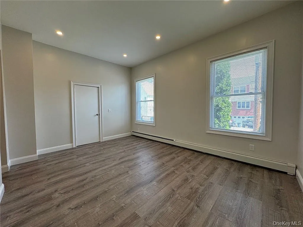 2 bed, 900 sqft, $3,250 — Photo 2