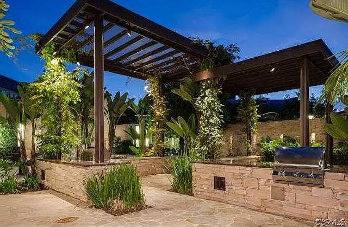 2 bed, 1700 sqft, $1,850 — Photo 1