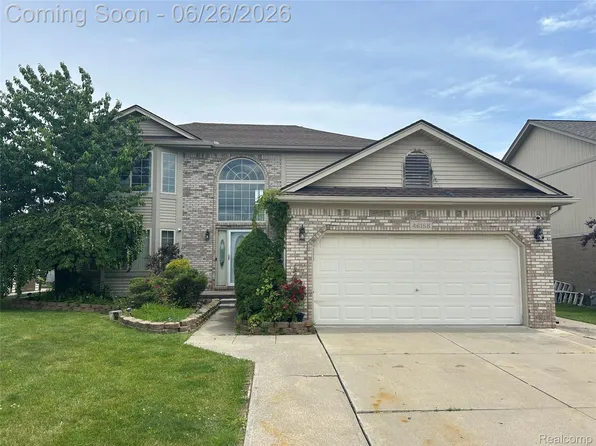 46158 Duke Dr, Chesterfield, MI 48051