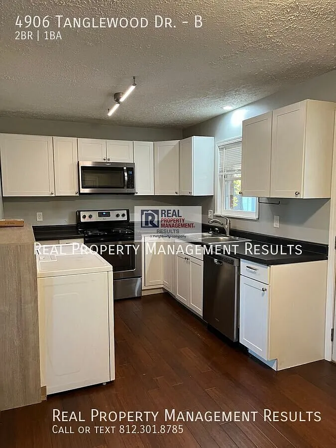 Modern North Side Duplex with In-Unit Laundry & Garage — Photo 4