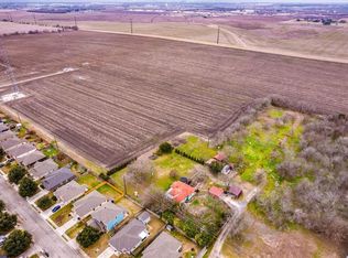 530 Continental Dr, Seguin, TX 78155