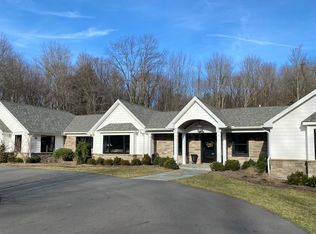 10 Pinecone Ln, Shavertown, PA 18708