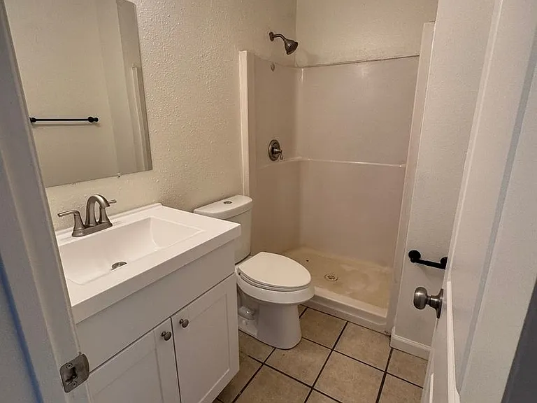 407 W Tilden St — Photo 40