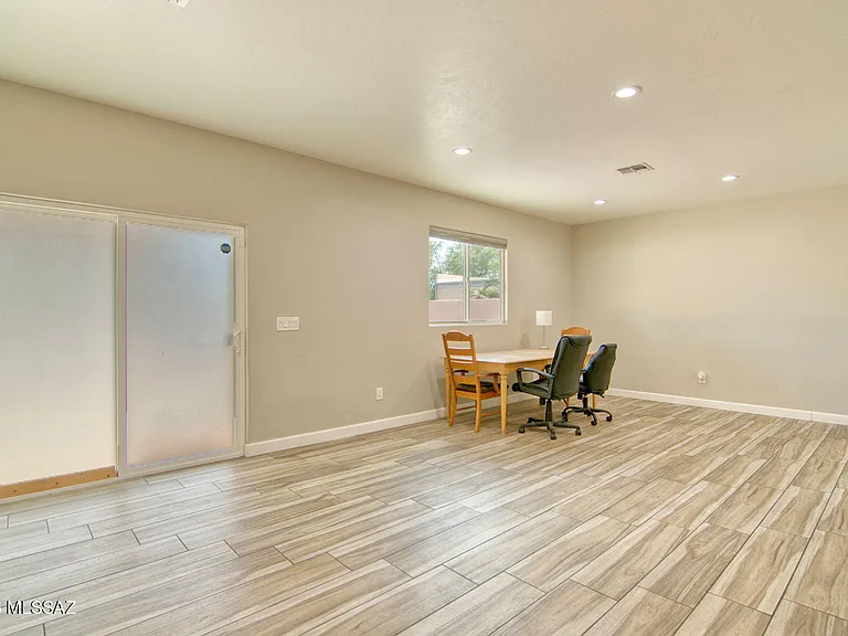 3304 E Elida St — Photo 40