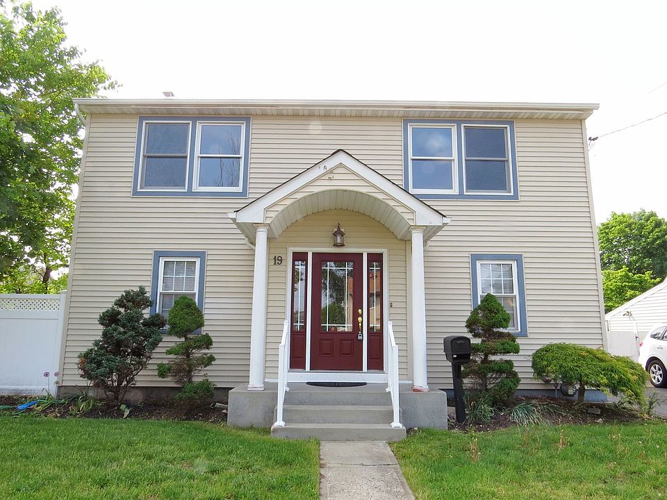 1st image of 19 Willet Ave