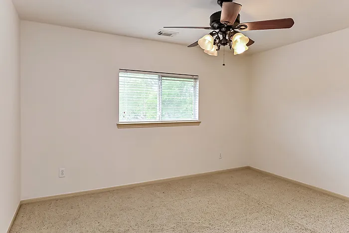 1902 Eden Glen Ln — Photo 14
