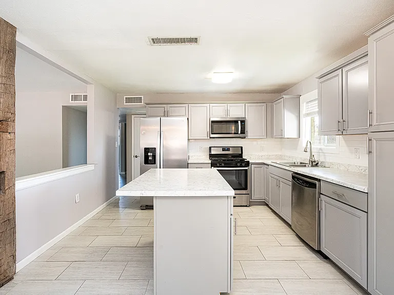 1512 S Beck Ave — Photo 6