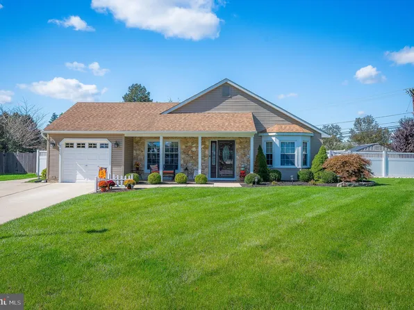 34 Cameron Cir, Laurel Springs, NJ 08021