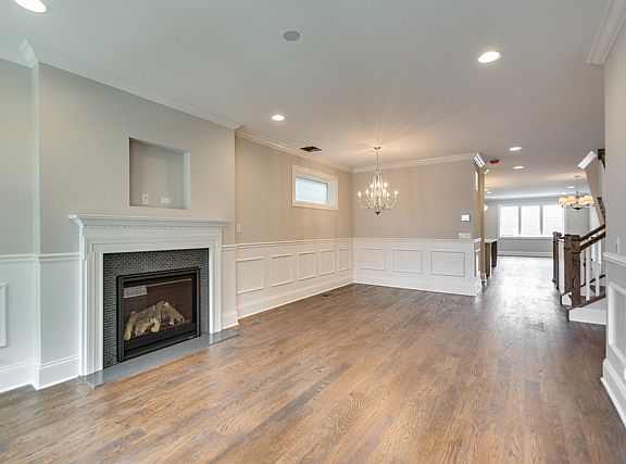 3rd image of 2418 N Artesian Ave #1