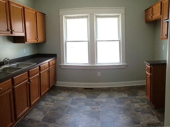 3rd image of 143 Westminster Ave