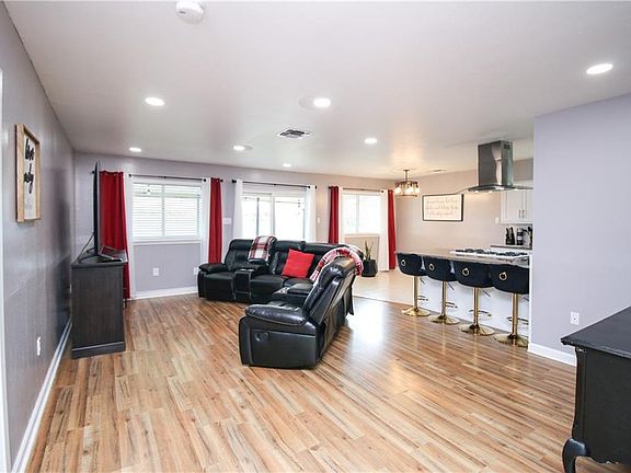 3rd image of 2661 Vulcan St