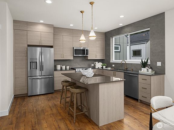 3rd image of 10330 Ashworth Avenue N