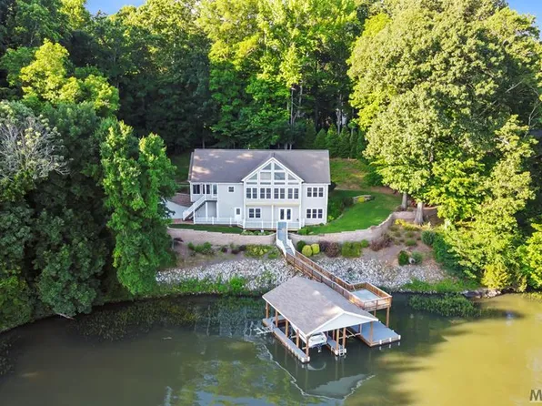 258 Sandy Ln, Bracey, VA 23919