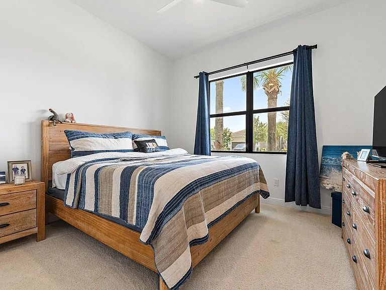 15883 Key Biscayne Ln — Photo 28