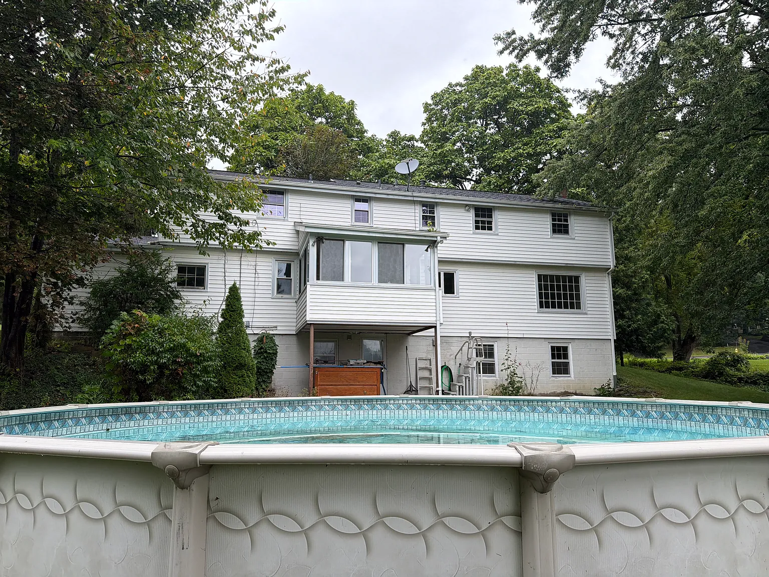 4 bed, 2.5 bath, 1878 sqft, $4,000 — Photo 2