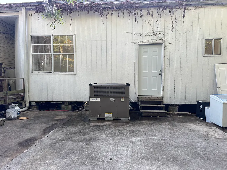 1215 W Magnolia St — Photo 7