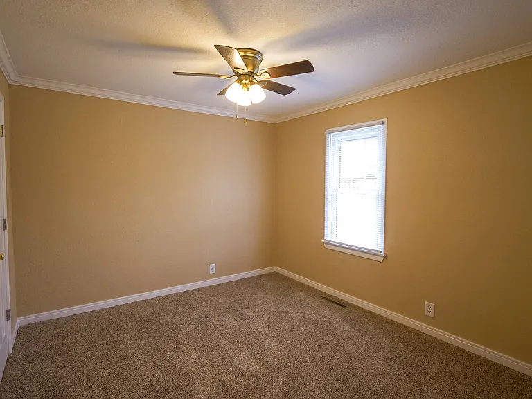 304 E Mason St — Photo 5