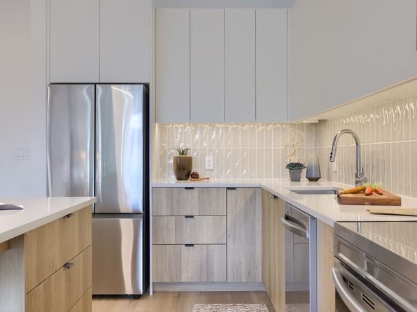 347 N Queen St #7D