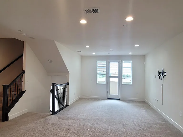 5386 Campus Dr — Photo 5