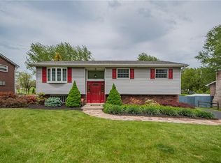 19 W Hempfield Dr, Irwin, PA 15642