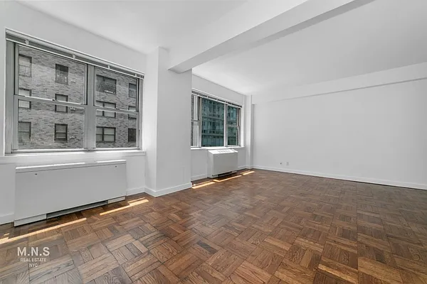 Rented by MNS | media 18