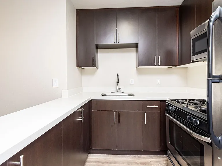 Riverbend Apartments — Photo 4