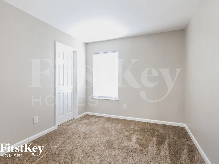 2814 Rothe Ln — Photo 10