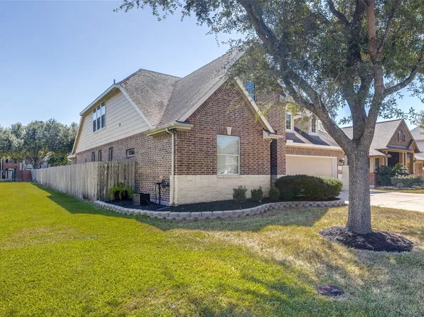 801 Harvard Pointe Dr, League City, TX 77573